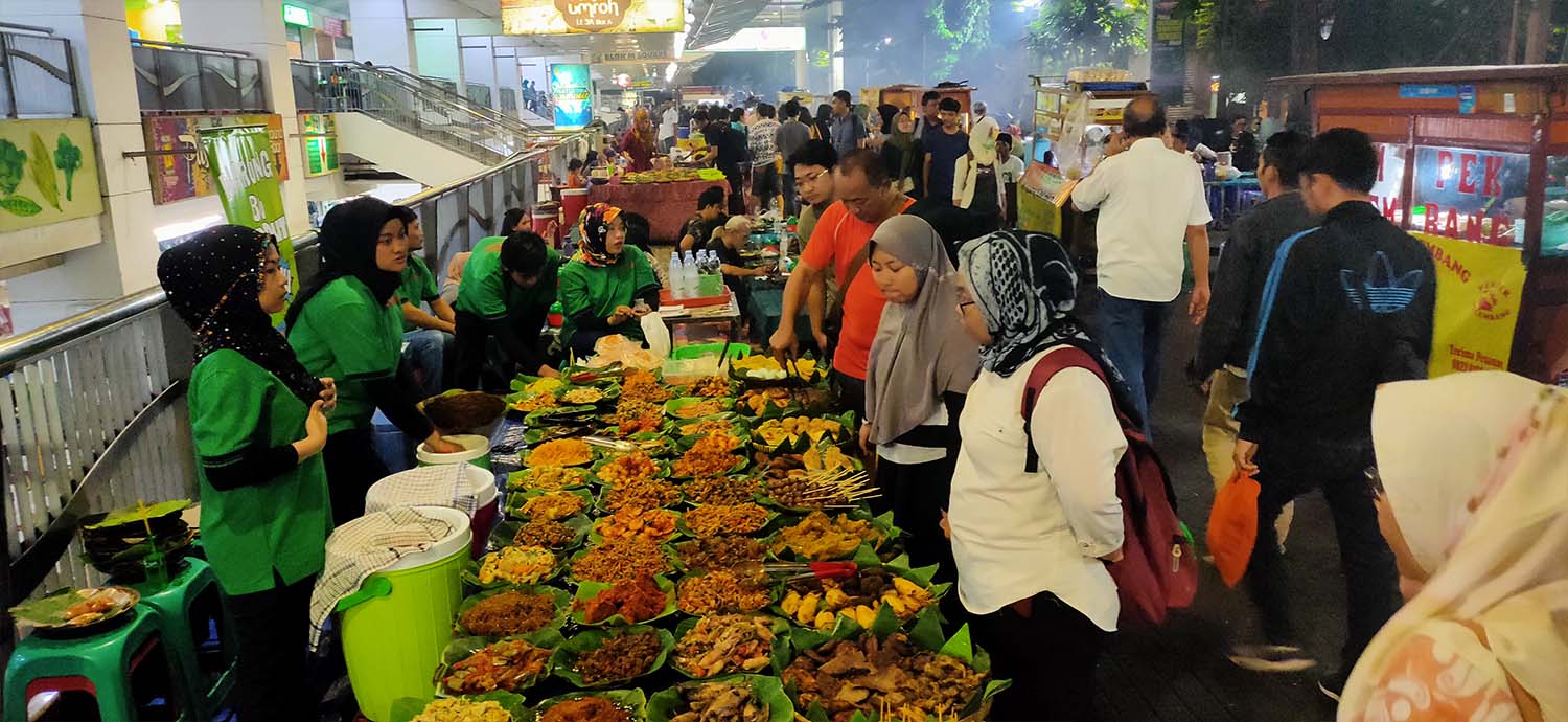 Lesehan malam Kuliner di Blok M Square